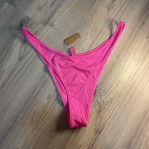 SALE❗️❗️NWT: SKIMS - SIGNATURE SWIM THONG
